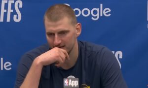 Nikola Jokičs pēc “Nuggets” izslēgšanas pirmajā kārtā: “Ja mēs būtu Serbijā, mēs visi tiktu atlaisti!” »