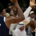 Lebrons Džeimss: "Es vēlos palīdzēt Džoelam Embīdam izcīnīt savu pirmo NBA titulu"