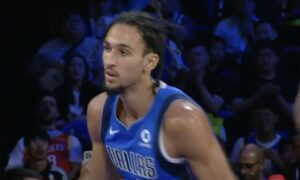 Zaharijs Risahers ir izcils Mavericks pirmssezonas beigās (18 punkti)